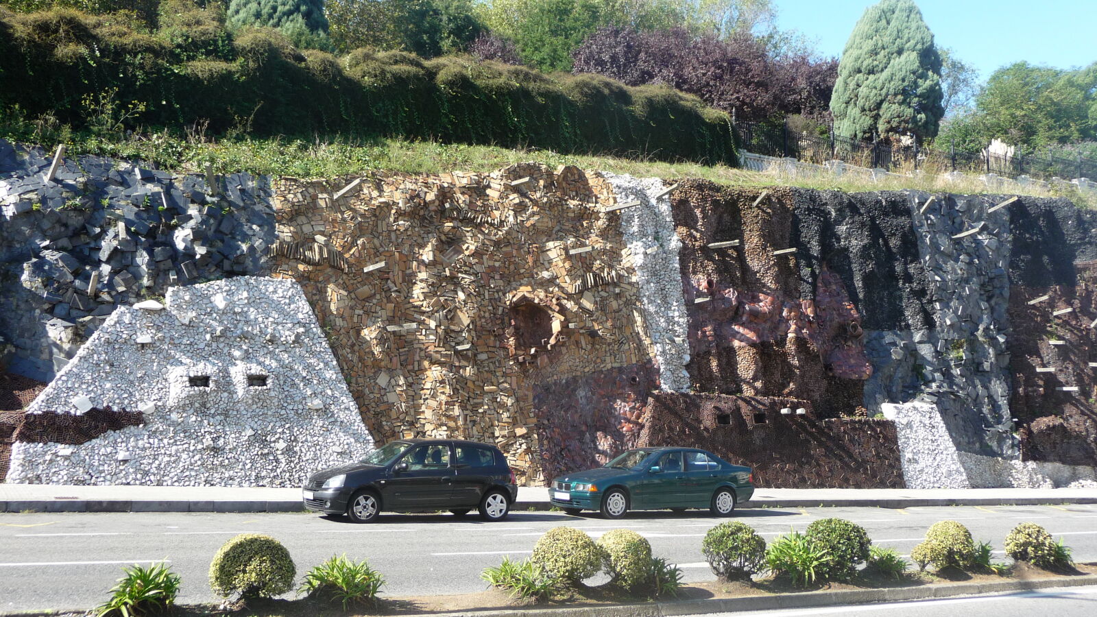 Seltsame Mauer