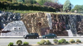 Seltsame Mauer
