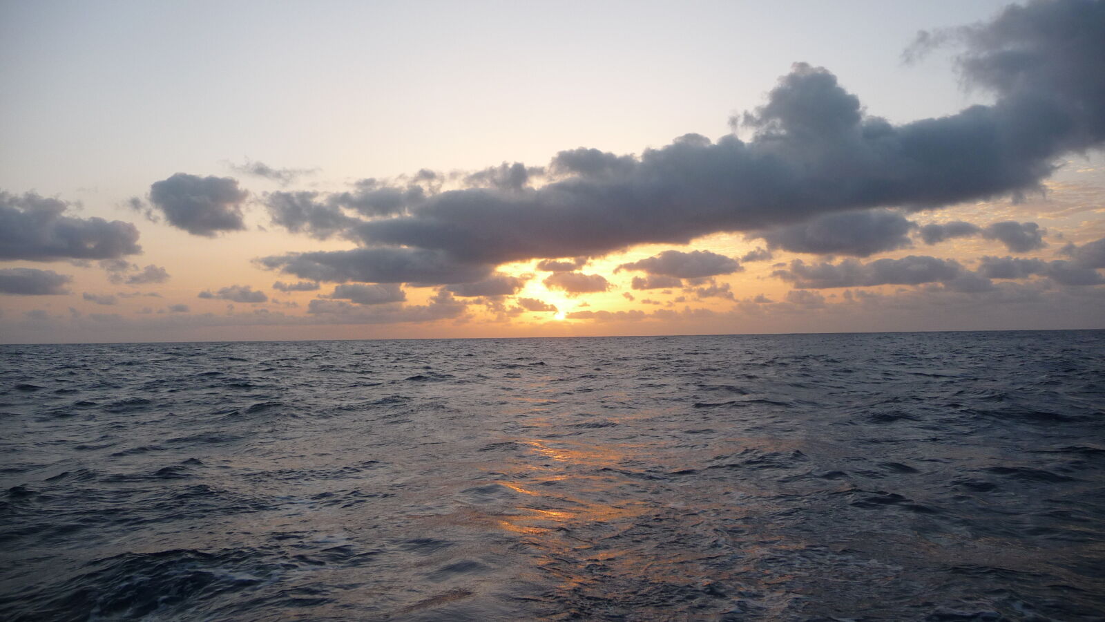 Fast Flaute bei Sonnenaufgang.