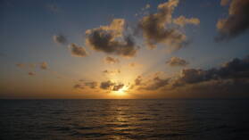 Flaute bei Sonnenuntergang.