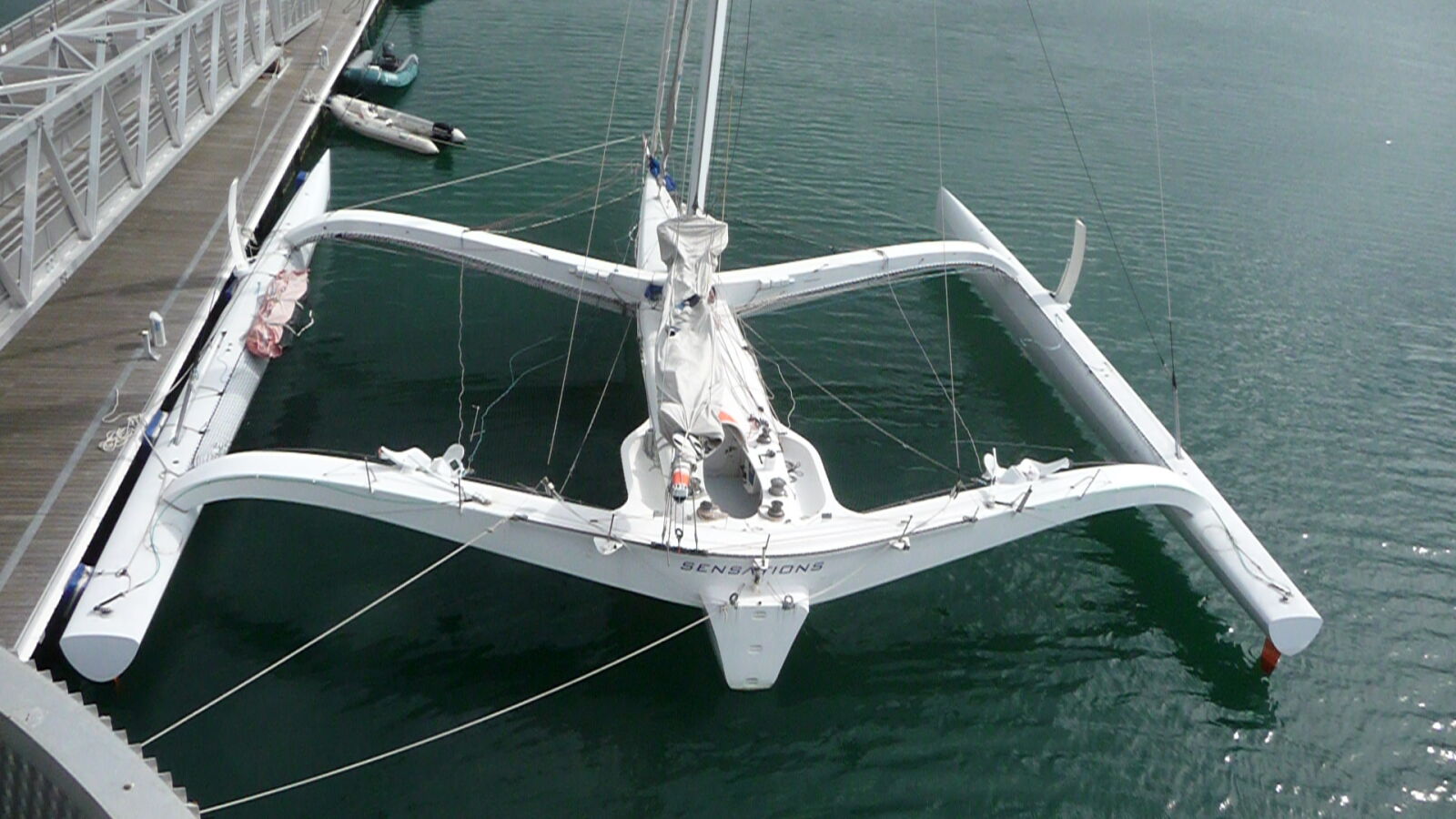 Trimaran in der CitÃ© de la Voile Ã‰ric Tabarly