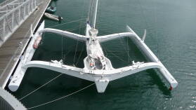 Trimaran in der CitÃ© de la Voile Ã‰ric Tabarly