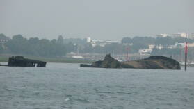 Wrack im Vorhafen von Lorient