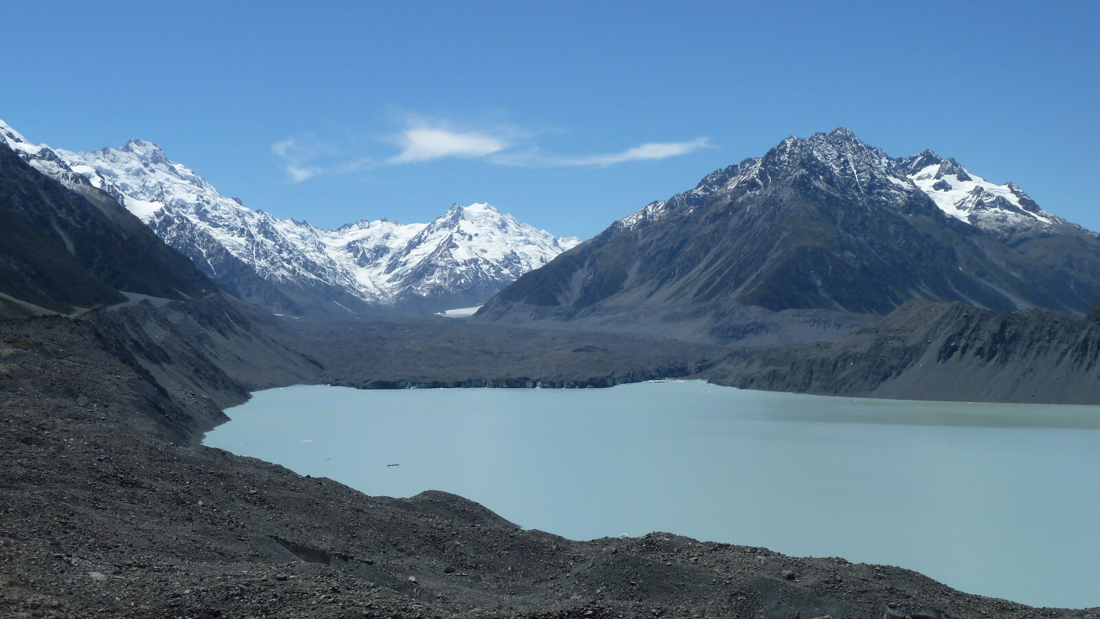 Tasman Glacier und Tasman Lake, rechts Malte Brun.