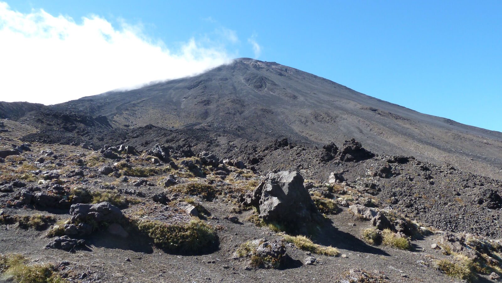 Aufstieg auf den Mt. Ngauruhoe (2287 m); Tongariro Northern Circuit, Tag 1.