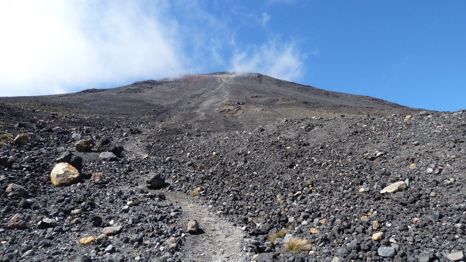 Aufstieg auf den Mt. Ngauruhoe (2287 m); Tongariro Northern Circuit, Tag 1.