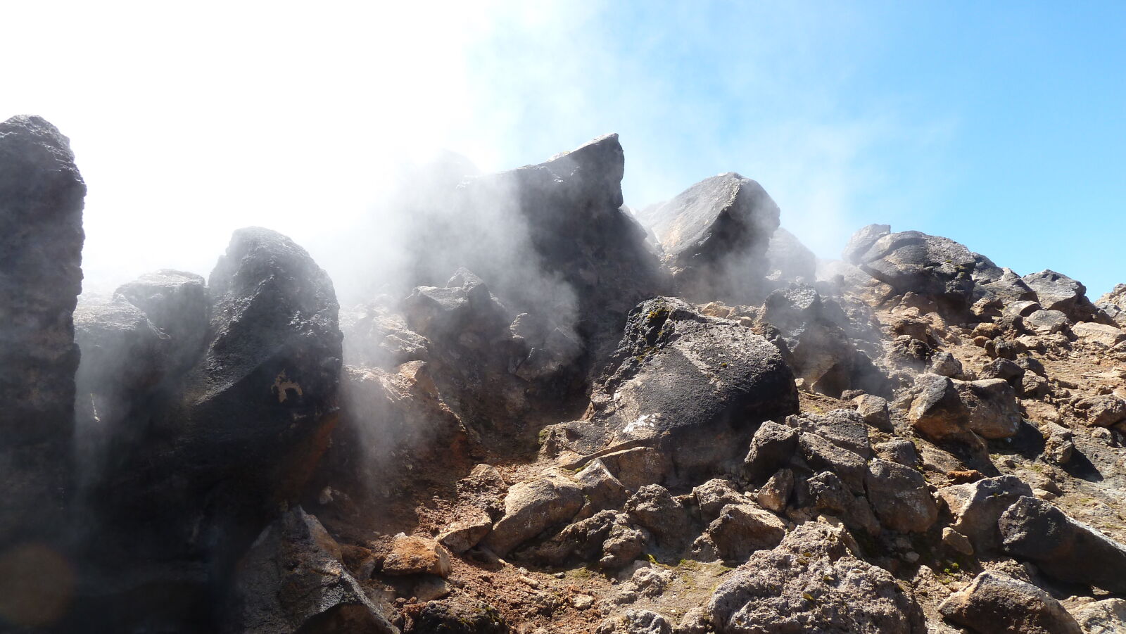 Am Gipfel des Mt. Ngauruhoe (2287 m); Tongariro Northern Circuit, Tag 1.