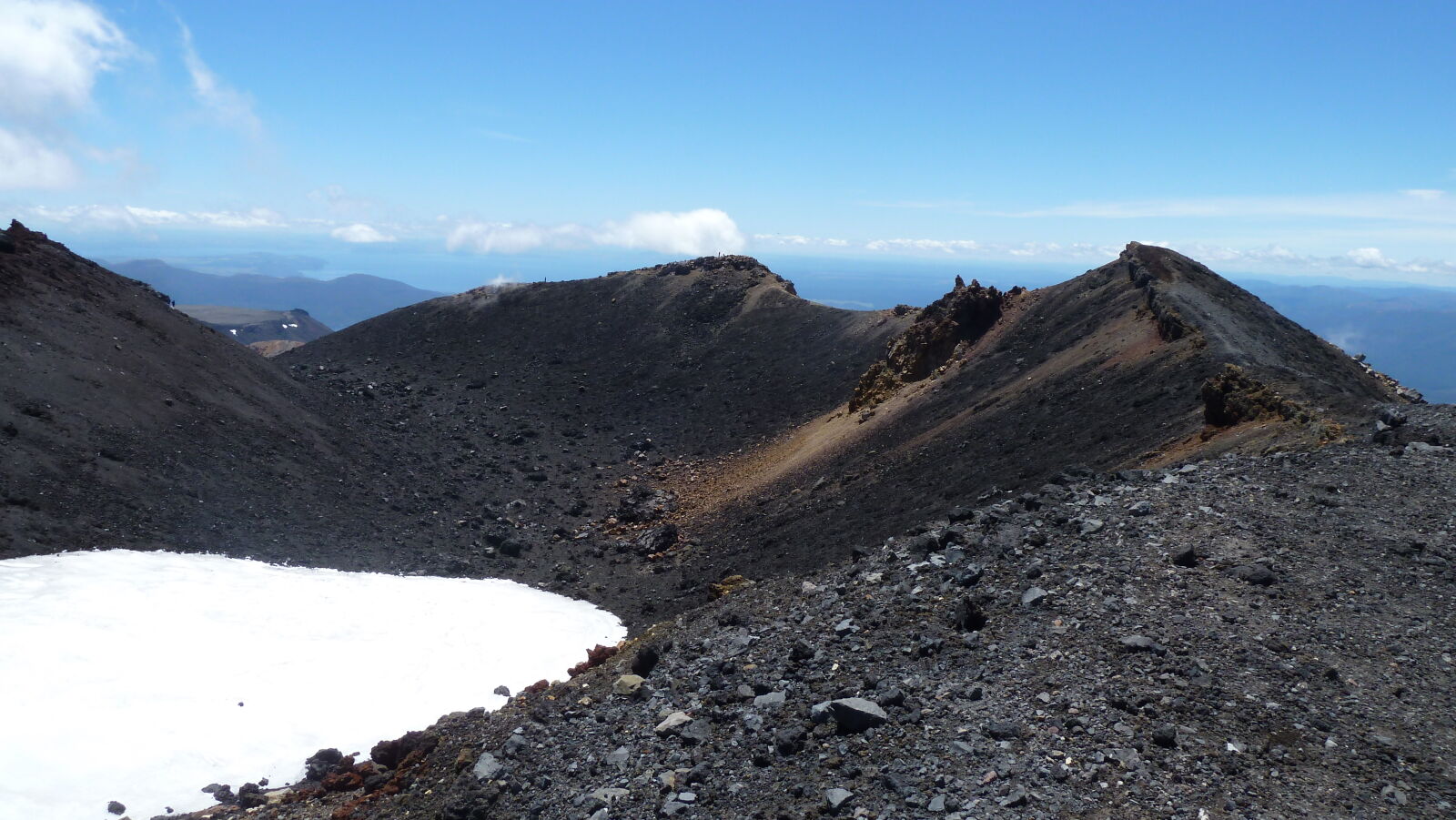 Am Gipfel des Mt. Ngauruhoe (2287 m); Tongariro Northern Circuit, Tag 1.