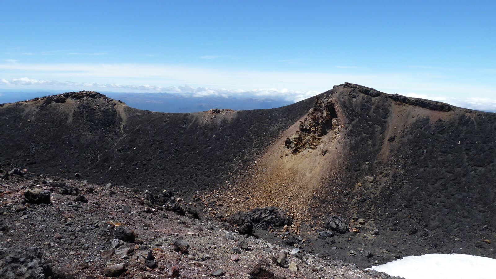Am Gipfel des Mt. Ngauruhoe (2287 m); Tongariro Northern Circuit, Tag 1.