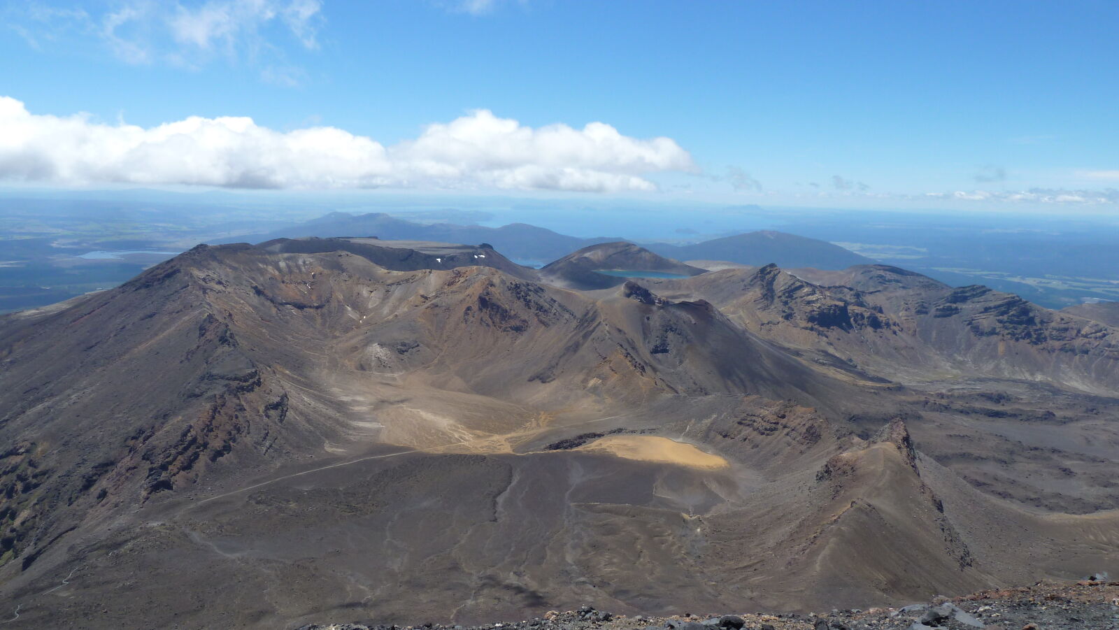 Abstieg vom Mt. Ngauruhoe (2287 m); Tongariro Northern Circuit, Tag 1.