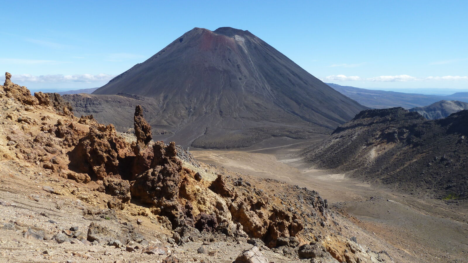 Mt. Ngauruhoe und South Crater; Tongariro Northern Circuit, Tag 1.