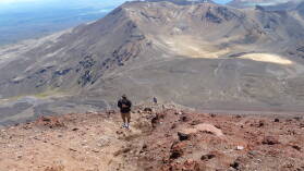 Aufstieg auf den Mt. Ngauruhoe (2287 m); Tongariro Northern Circuit, Tag 1.