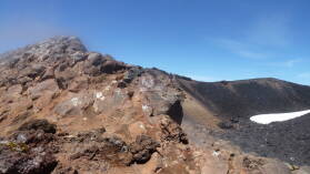 Am Gipfel des Mt. Ngauruhoe (2287 m); Tongariro Northern Circuit, Tag 1.