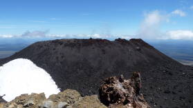 Am Gipfel des Mt. Ngauruhoe (2287 m); Tongariro Northern Circuit, Tag 1.