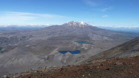 Mt. Rapuhe; Am Gipfel des Mt. Ngauruhoe (2287 m); Tongariro Northern Circuit, Tag 1.