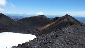 Am Gipfel des Mt. Ngauruhoe (2287 m); Tongariro Northern Circuit, Tag 1.