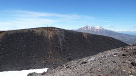 Am Gipfel des Mt. Ngauruhoe (2287 m); Tongariro Northern Circuit, Tag 1.