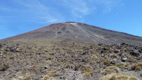 Abstieg vom Mt. Ngauruhoe (2287 m); Tongariro Northern Circuit, Tag 1.