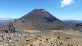 Mt. Ngauruhoe und South Crater; Tongariro Northern Circuit, Tag 1.