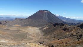 Mt. Ngauruhoe und South Crater; Tongariro Northern Circuit, Tag 1.