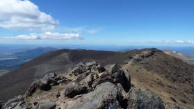 Am Gipfel des Mt. Tongariro (1967 m); Tongariro Northern Circuit, Tag 1.