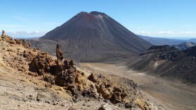 Mt. Ngauruhoe und South Crater; Tongariro Northern Circuit, Tag 1.