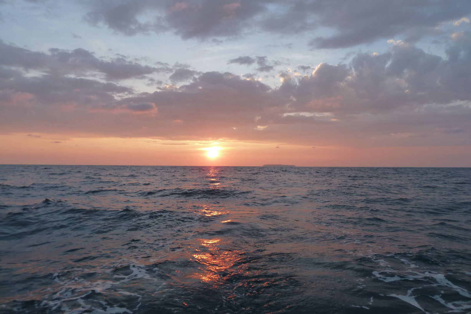 Sonnenuntergang neben Isla del Cano.