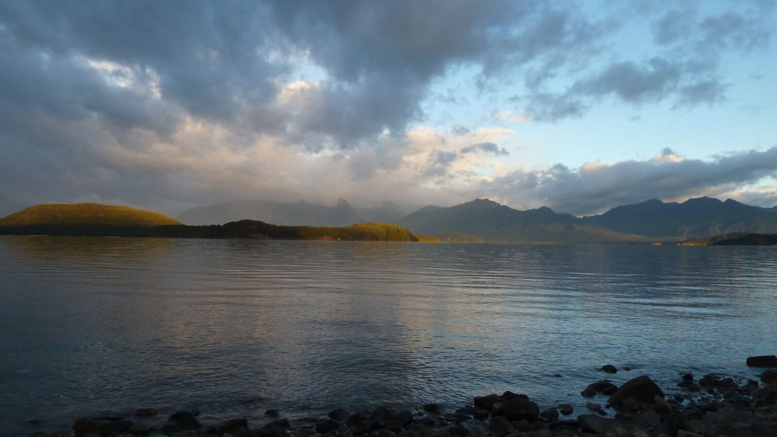 Manapouri.