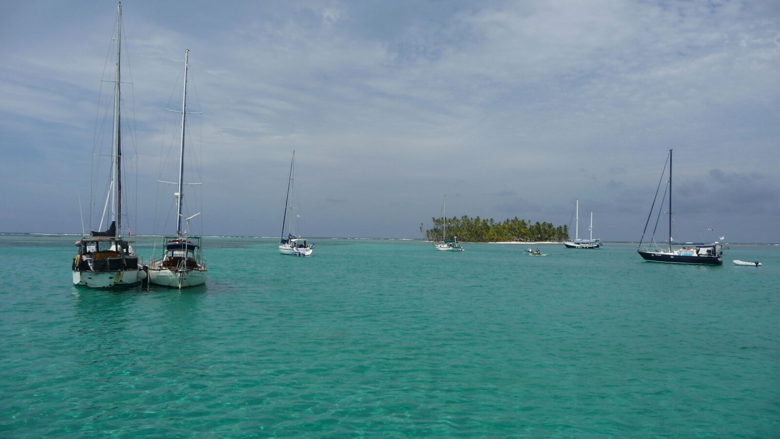Swimming Pool Anchorage, BBQ Island, Holandes Cays.