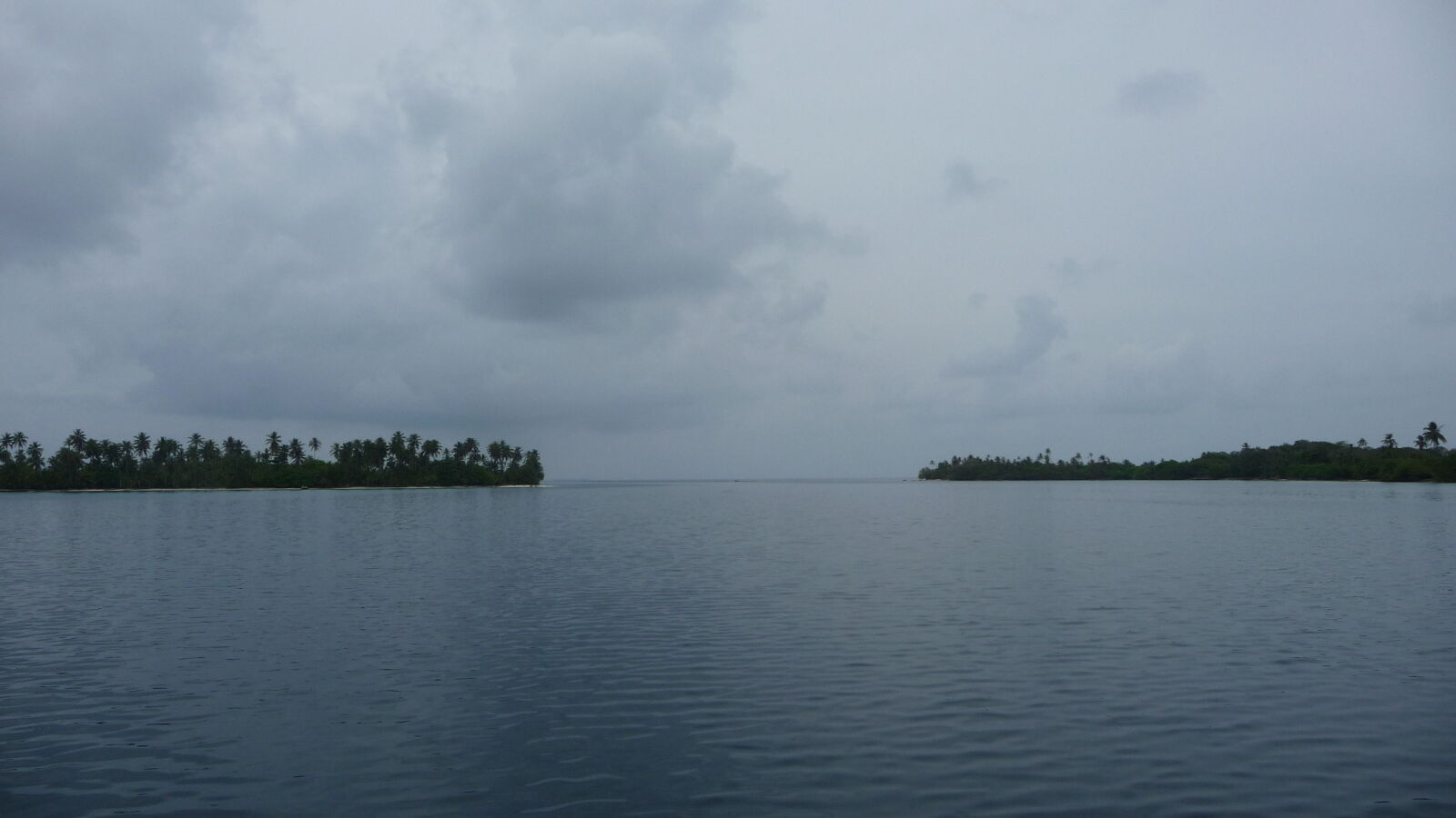 Ogoppiriadup (links) und Kalugirdup (rechts), Holandes Cays.