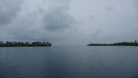 Ogoppiriadup (links) und Kalugirdup (rechts), Holandes Cays.