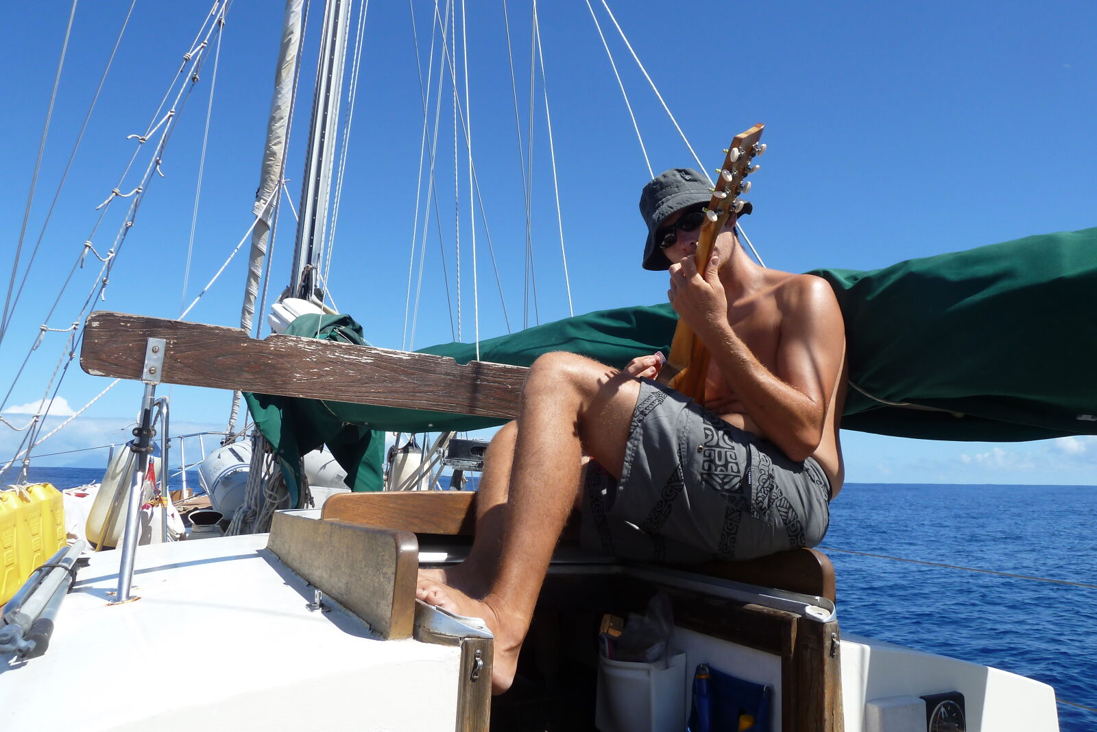 Ukulele.