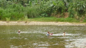 Abkühlung im Fluss Mandinga.