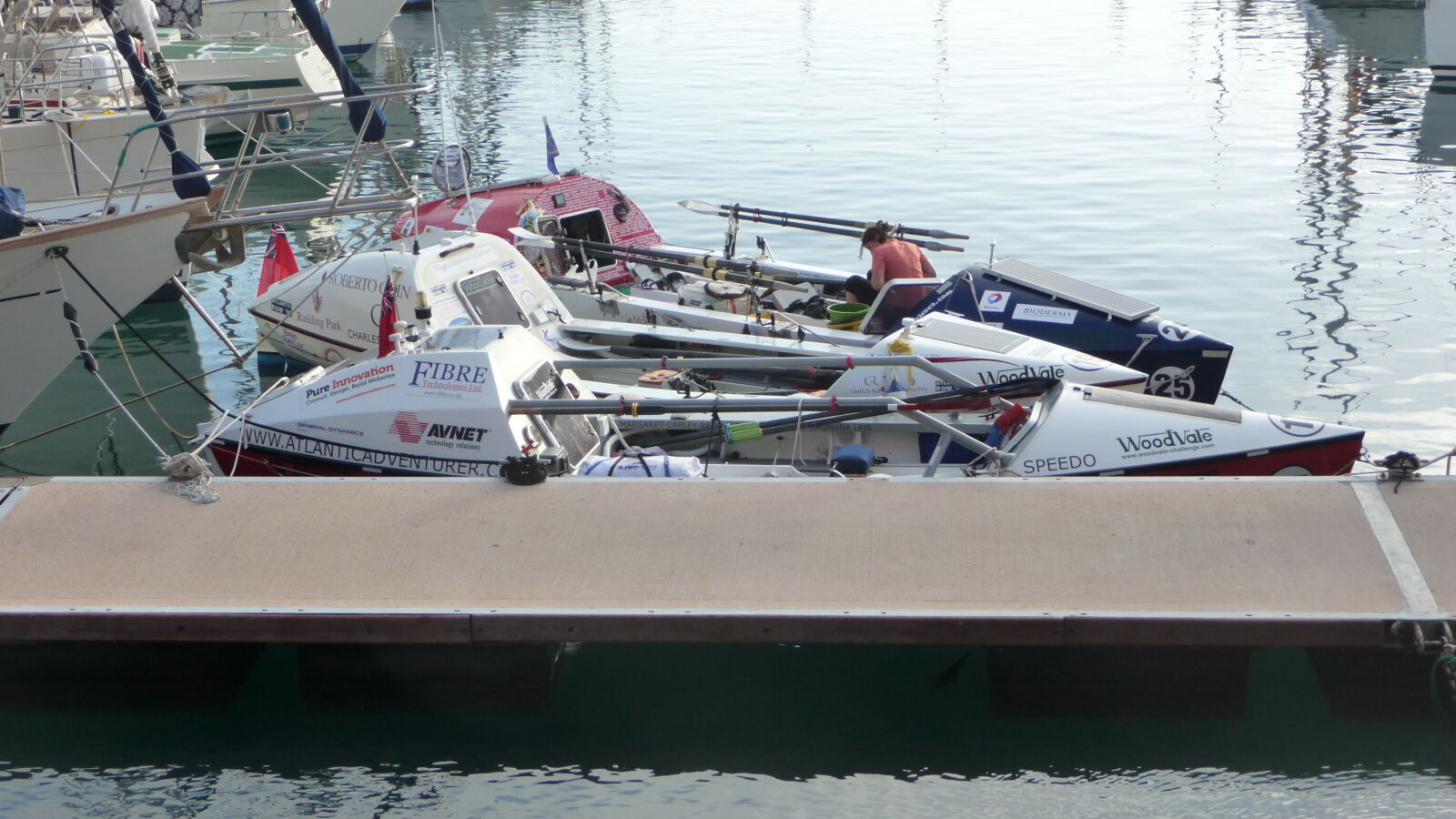 Ruderer im Hafen von San Sebastián, La Gomera.