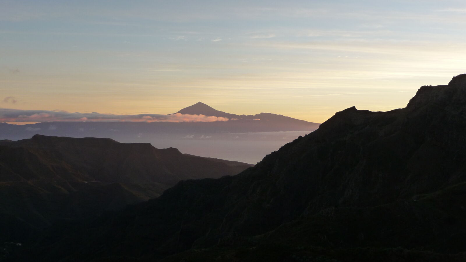 Degollada de Peraza, im Hintergrund Teide auf Teneriffa.