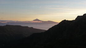 Degollada de Peraza, im Hintergrund Teide auf Teneriffa.