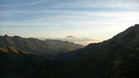 Degollada de Peraza, im Hintergrund Teide auf Teneriffa.