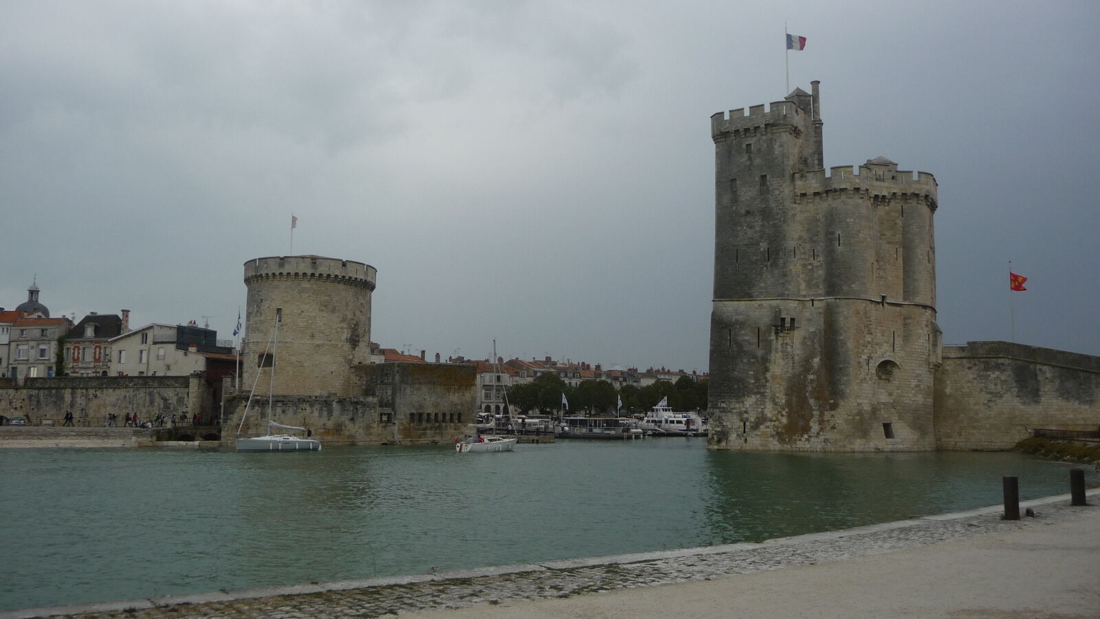 Einfahrt in den Stadthafen von La Rochelle