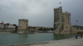 Einfahrt in den Stadthafen von La Rochelle