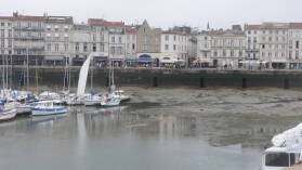 Stadthafen von La Rochelle bei Niedrigwasser