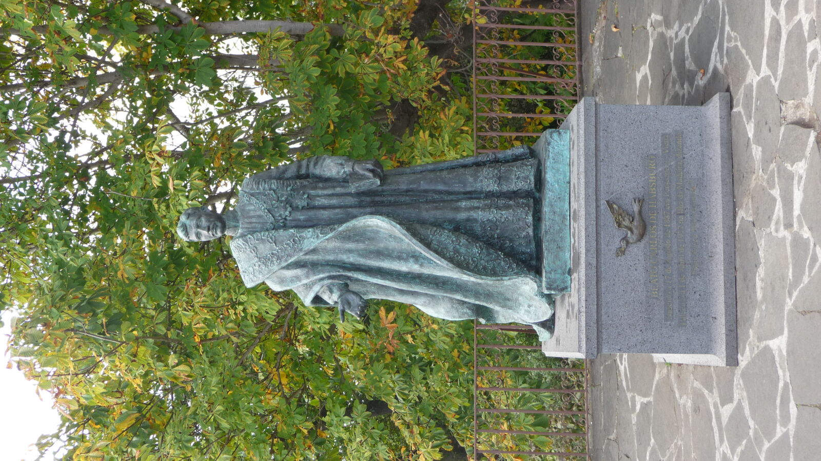 Kaiser Karl I. von Ã–sterreich vor der Igreja de Nossa Senhora do Monte.