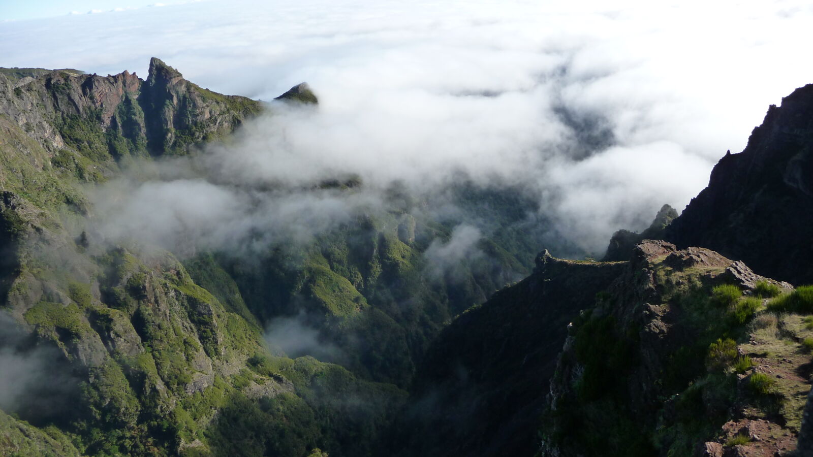 Vom Pico do Arieiro zum Pico Ruivo.