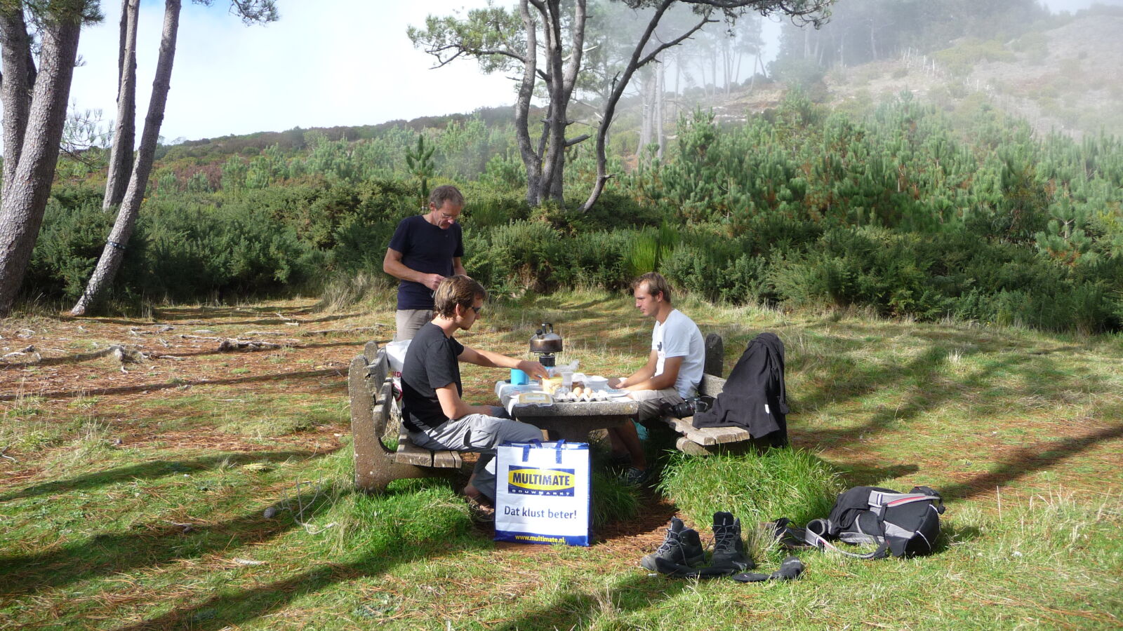 Picknick unterhalb des Pico do Arieiro.
