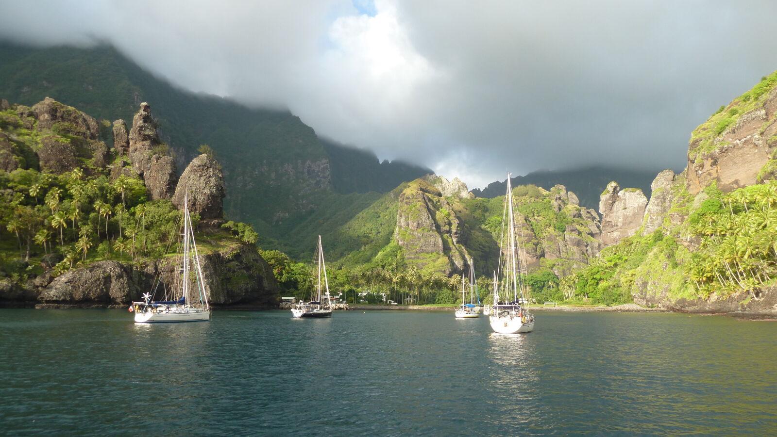 Baie des Vierges, Fatu Hiva.