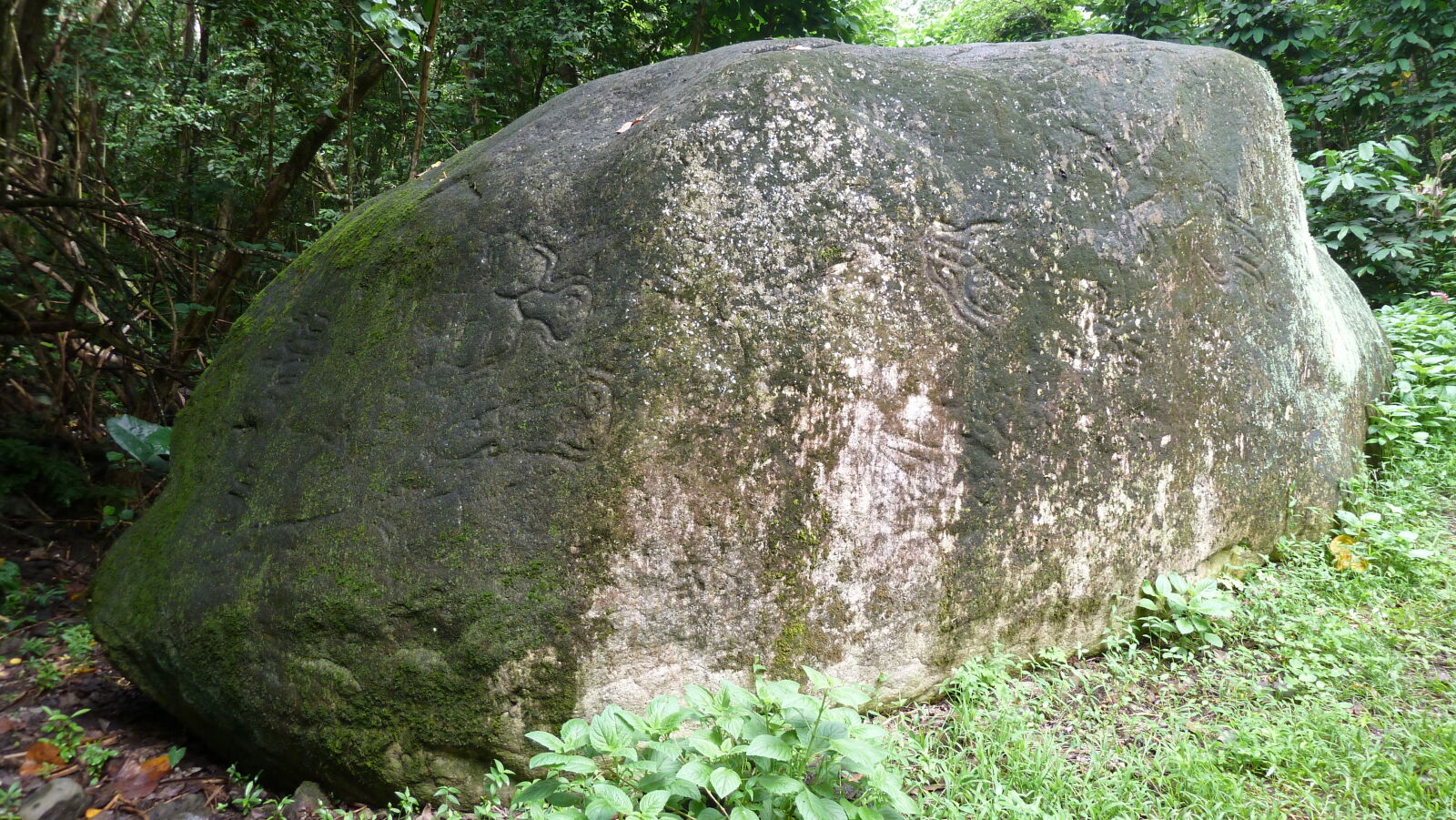 Petroglyphen in Atuona, Hiva Oa.