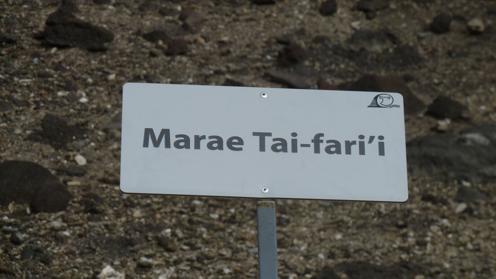 Inselumwanderung; Marae Tai-fari'i.