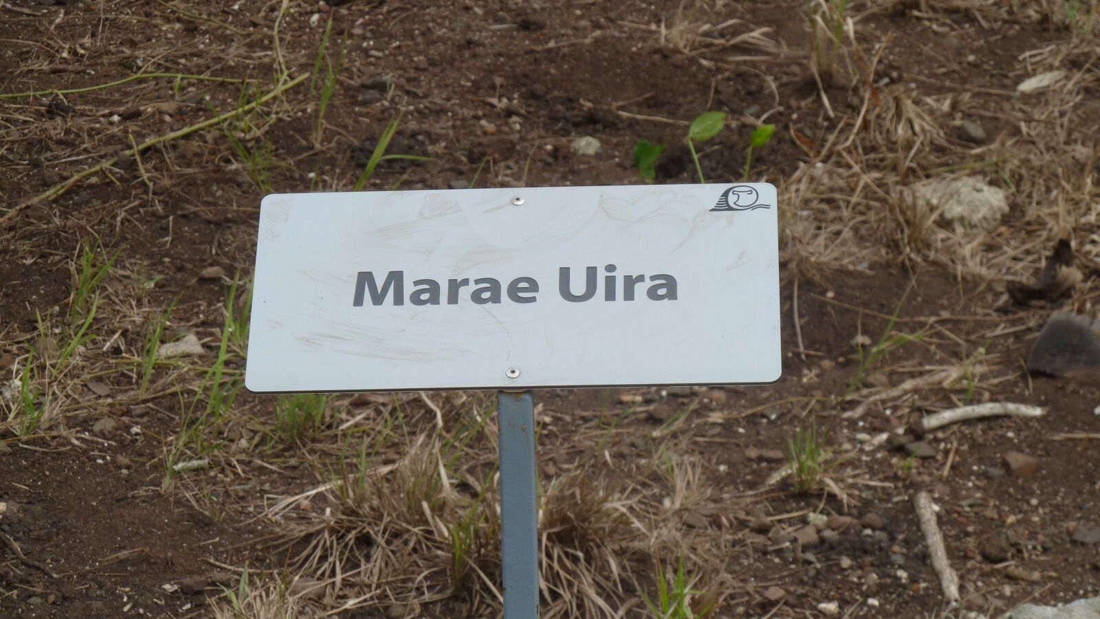 Inselumwanderung; Marae Uira.