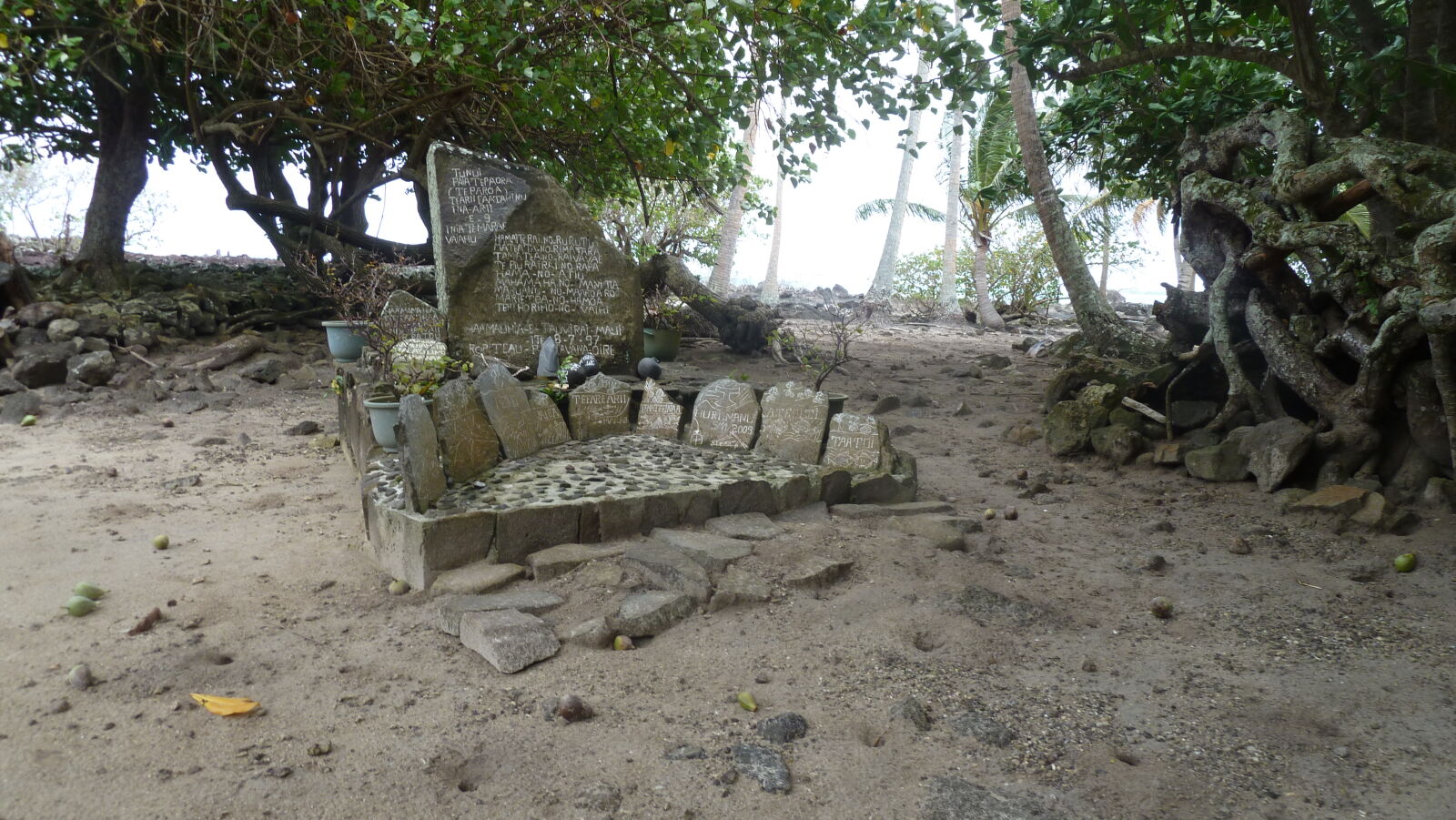 Inselumwanderung; Marae Vaiahu.
