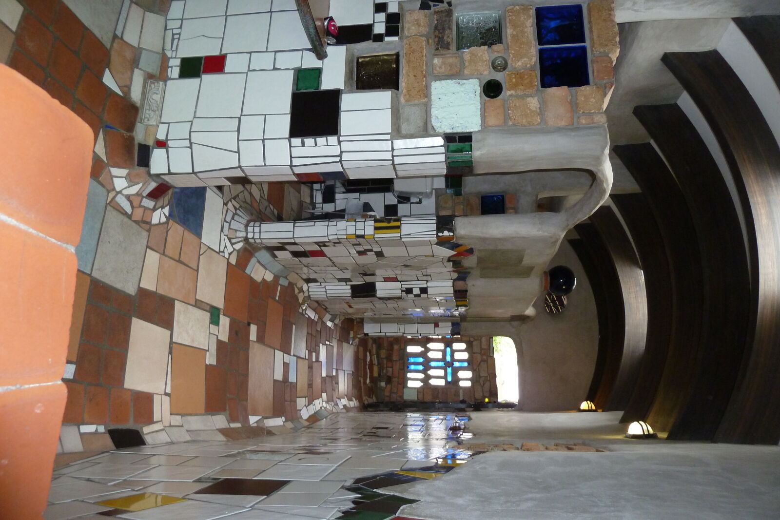 Hundertwasser-Toiletten von Kawa Kawa.