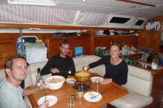 Beim Käsefondue auf Yellow Dog.